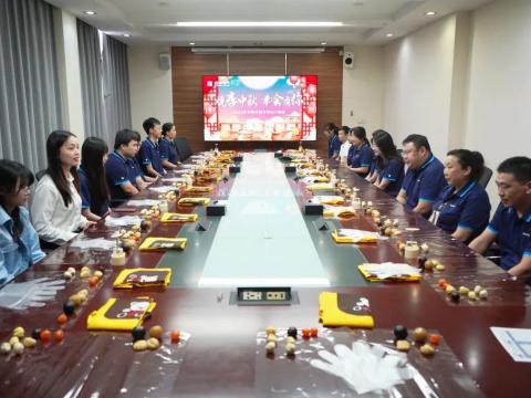 月圆中秋 情暖冰球突破|冰球突破电气发展表地职工关爱活动