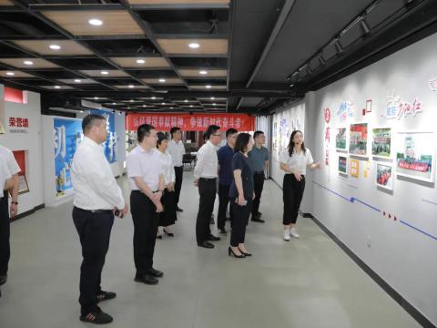 团省委副书记张迎春来冰球突破集团调研共青团工作