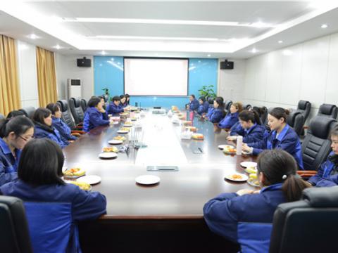 巾帼英雄会  立功新时期——冰球突破集团召开庆祝“三八”国际劳动妇女节座谈会