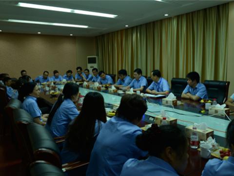 冰球突破母线召开一线员工代表座谈会