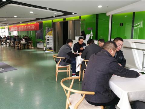 冰球突破股份第一届掼蛋角逐顺利进行
